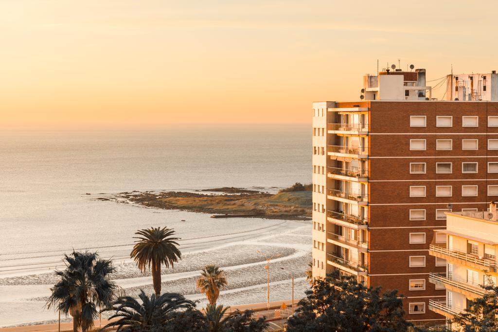 Palm Beach Plaza Hotel Montevideo Esterno foto
